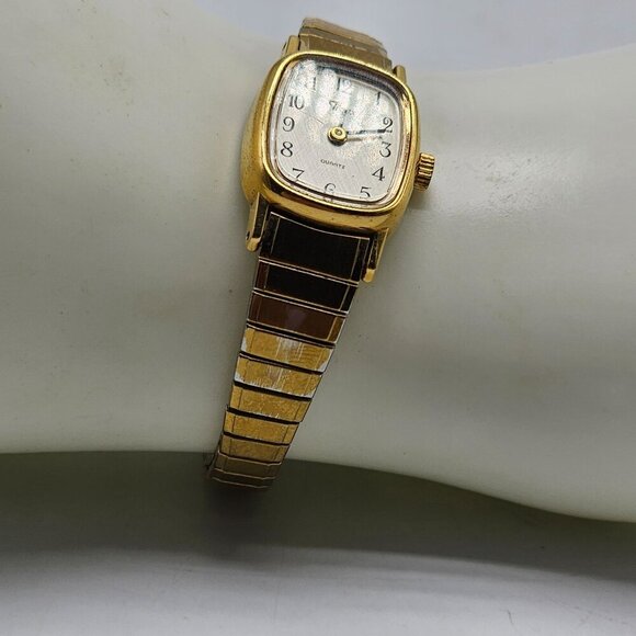 Timex Womens Quartz Gold-Tone Watch With Stretch Band - Picture 2 of 4